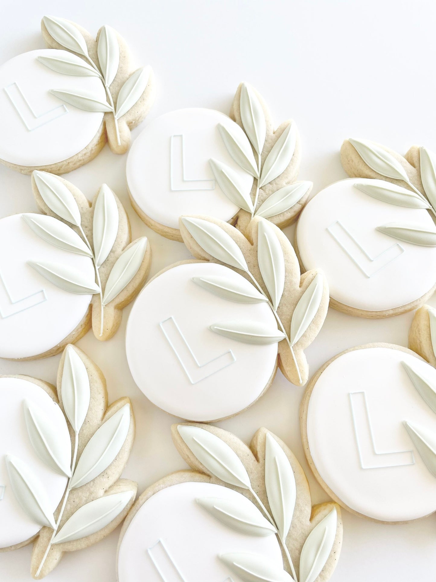 Circle with Big Leaf Cookie Cutter