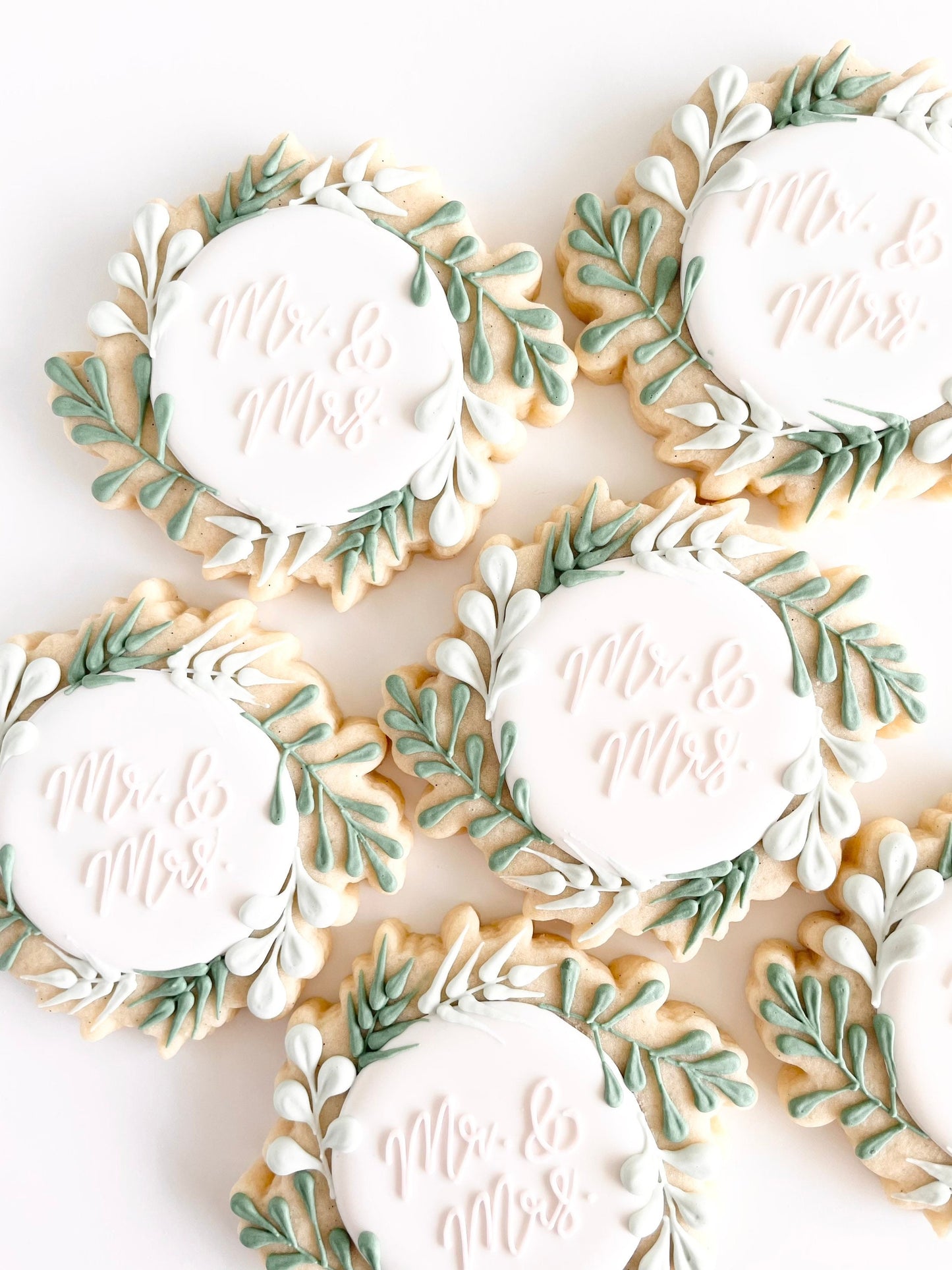 Leafy Circle Wreath 2 Cookie Cutter